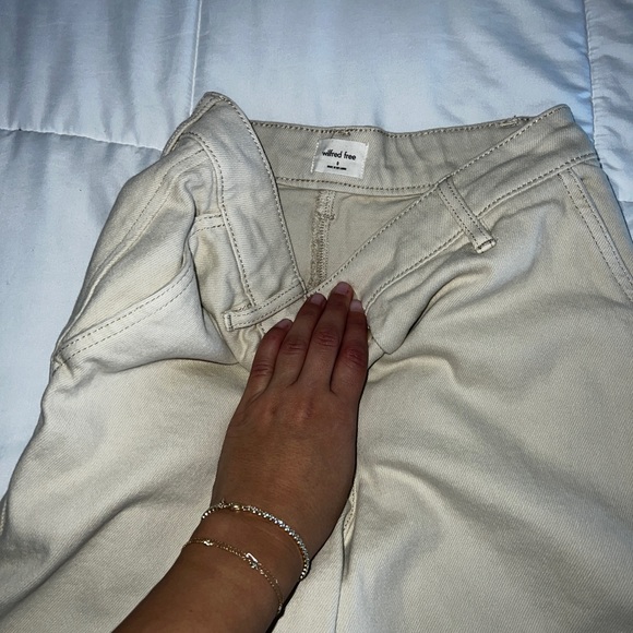 Aritzia Cargo Pants - Picture 6 of 6